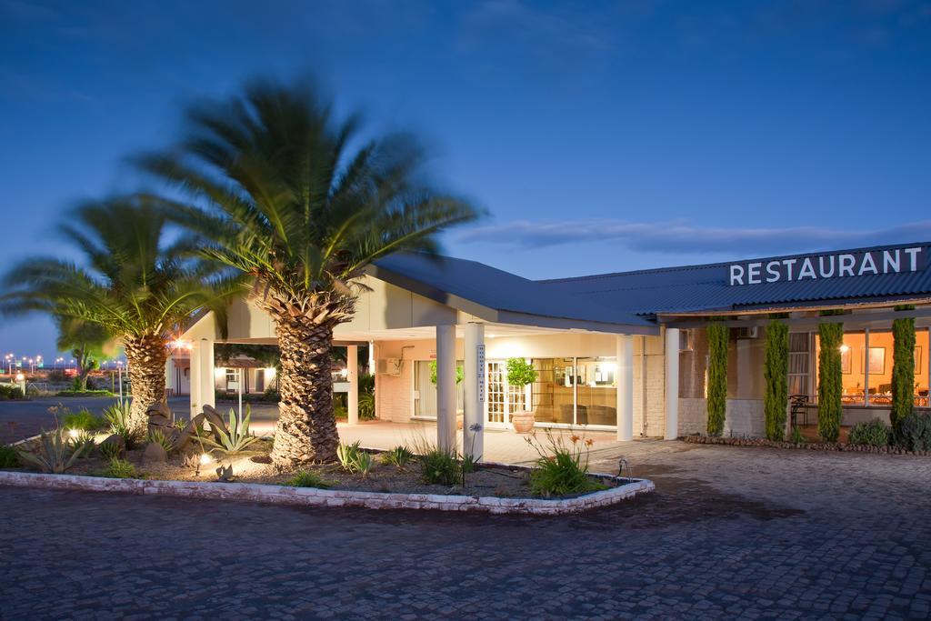 Wagon Wheel Country Lodge Бофорт-Уэст Экстерьер фото