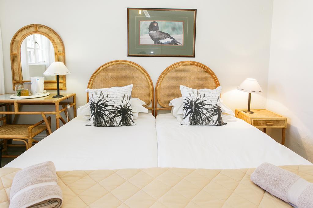 Wagon Wheel Country Lodge Бофорт-Уэст Экстерьер фото
