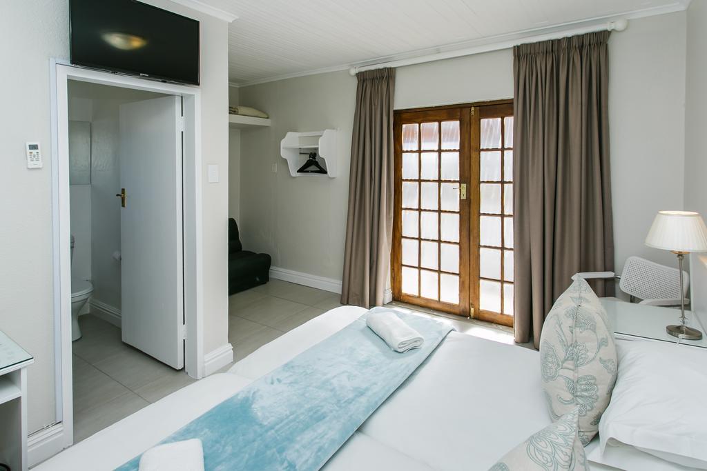 Wagon Wheel Country Lodge Бофорт-Уэст Экстерьер фото