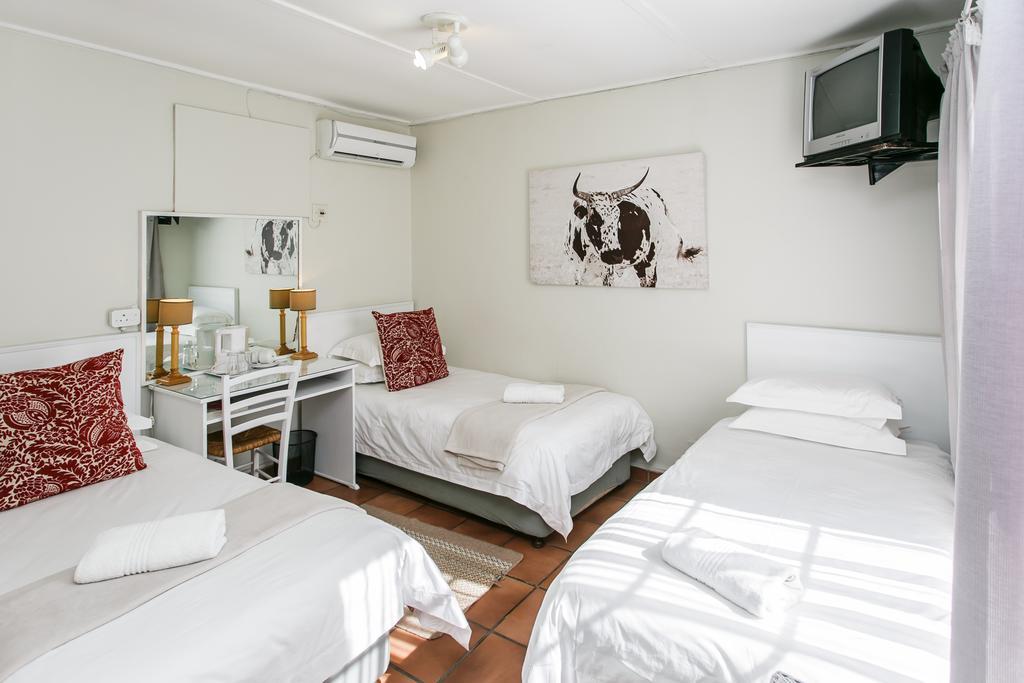 Wagon Wheel Country Lodge Бофорт-Уэст Экстерьер фото