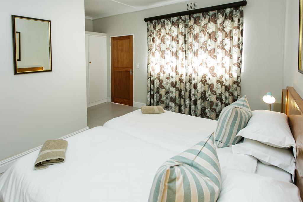 Wagon Wheel Country Lodge Бофорт-Уэст Экстерьер фото