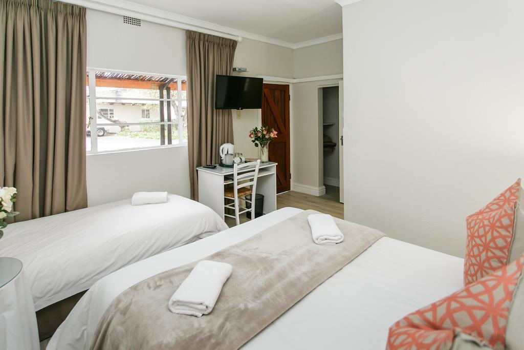 Wagon Wheel Country Lodge Бофорт-Уэст Экстерьер фото