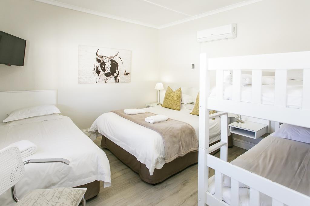 Wagon Wheel Country Lodge Бофорт-Уэст Экстерьер фото