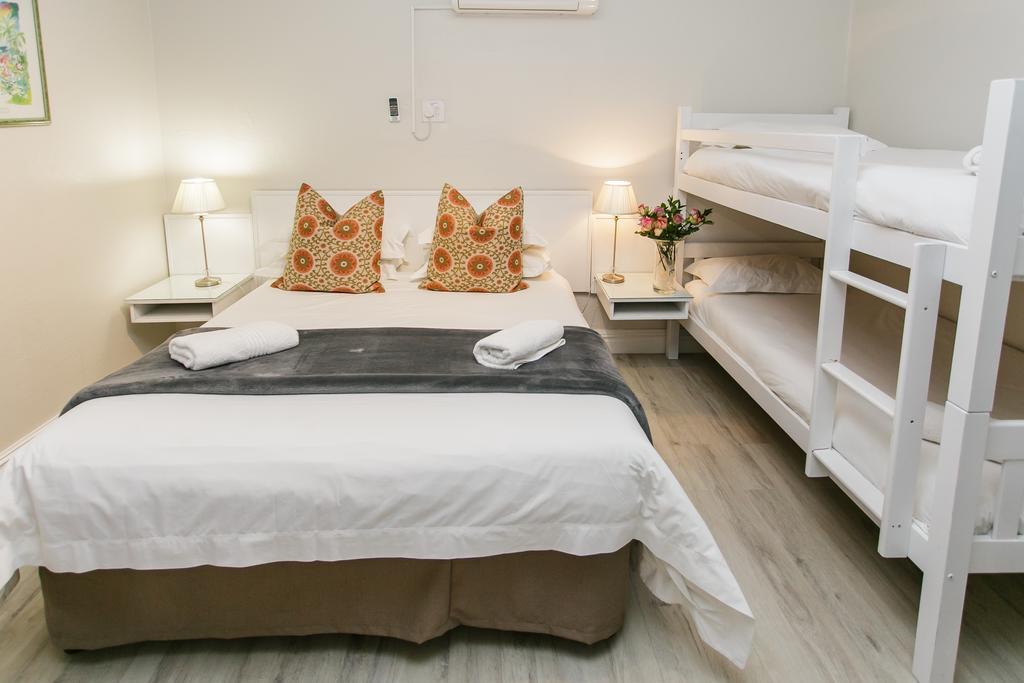 Wagon Wheel Country Lodge Бофорт-Уэст Экстерьер фото